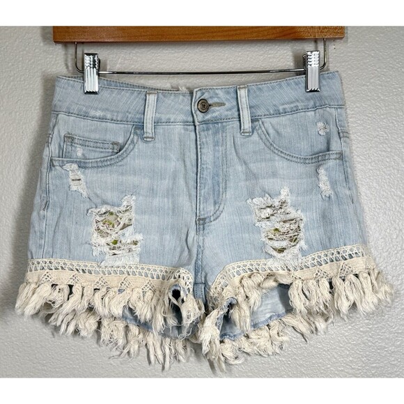 Altar'd State Boho Lace Crochet Fringe Trim Denim Jean Shorts Floral‎ Sz 26/3 - Picture 1 of 9